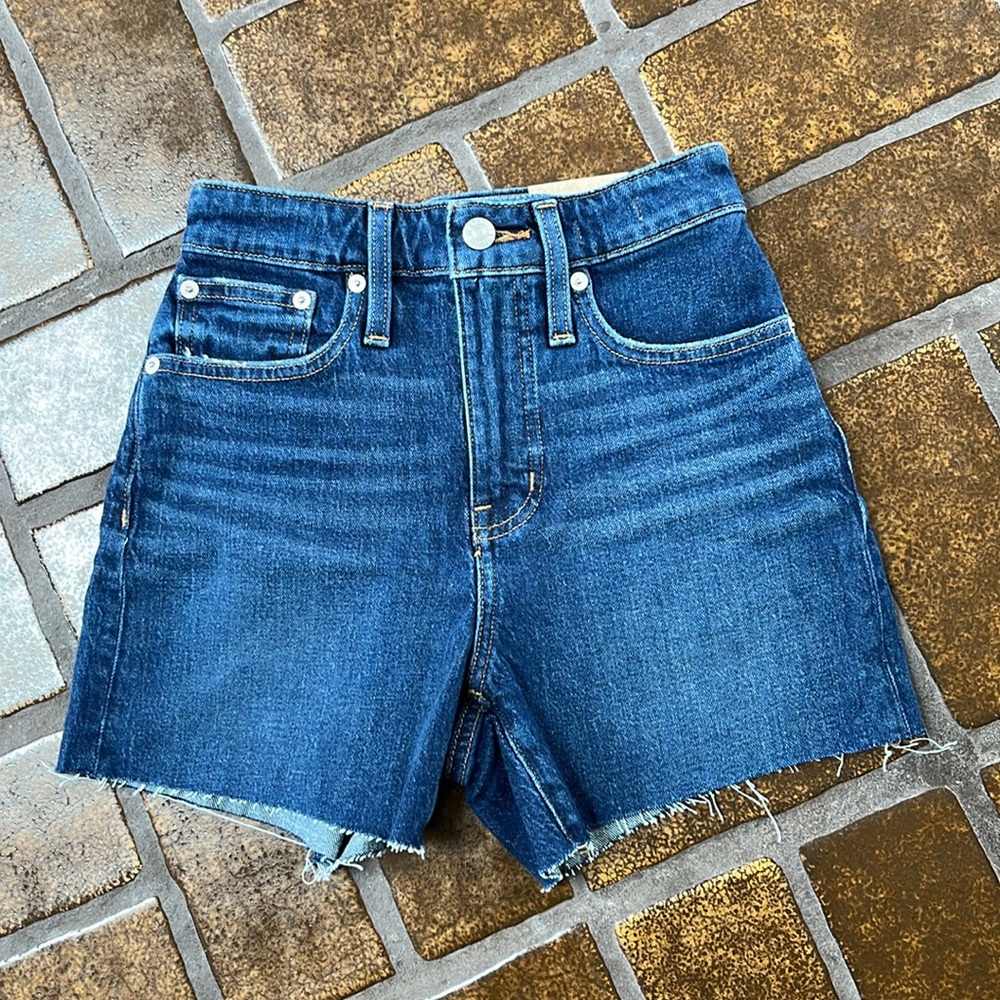 NWT Madewell Curvy High-Rise Raw Hem Denim Shorts in Canterdale Wash